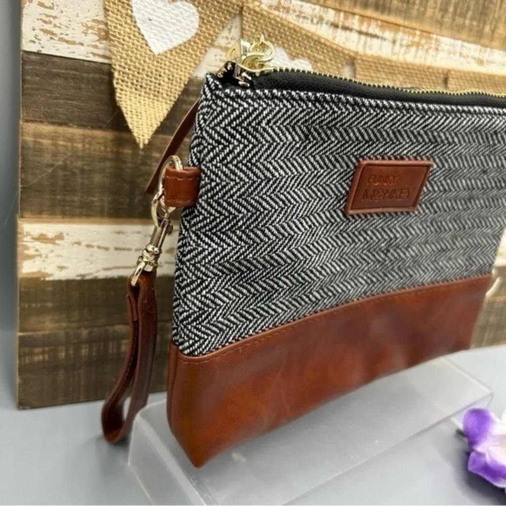 💋NWOT Funky Monkey herringbone wristlet wallet purse